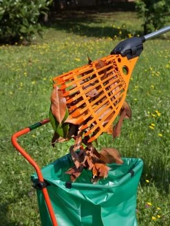 Magic Fly® Leaf Rake -Outdoor Garden Care Shop 3 4 crop 8611047 05V tif