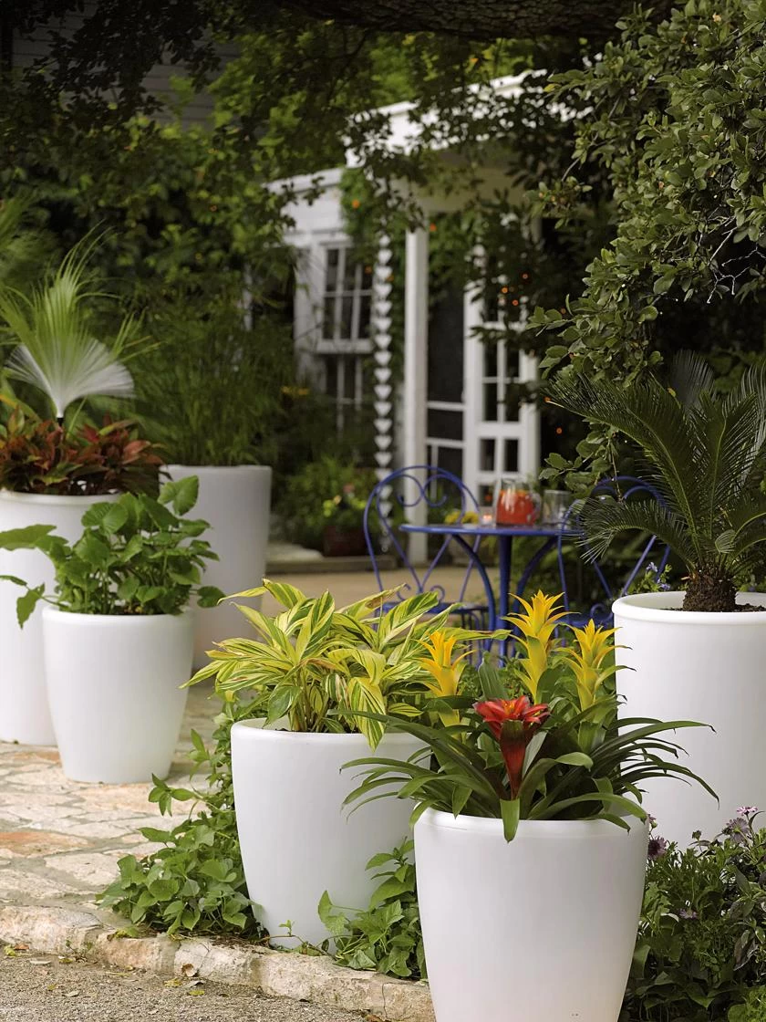 Solar Illuminated Planter, 18" 5 Solar Illuminated Planter, 18" - Image 3